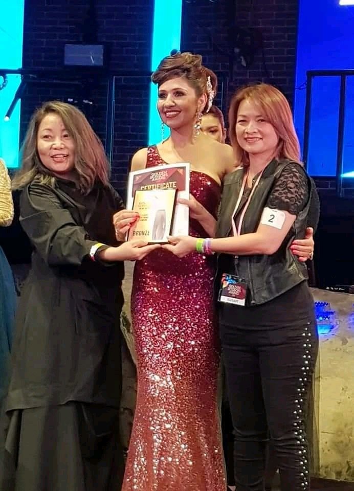 Golden Scissors Award won by Mavis in Singapore 2